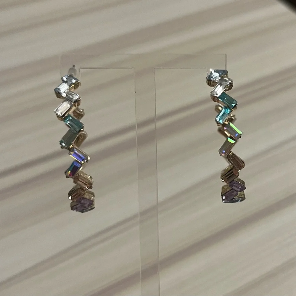 🛍️Beautiful Multi Color Gold Tone Hoop Earrings